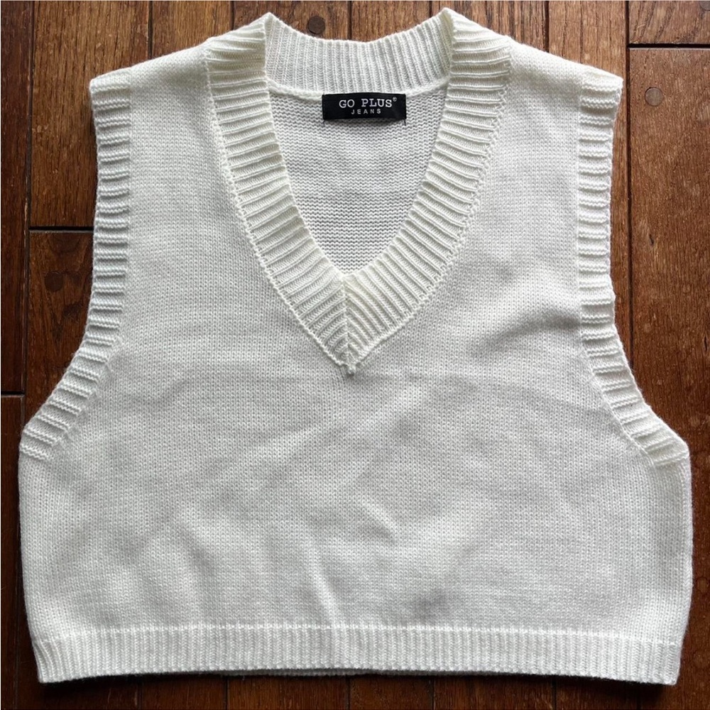 Cropped white knit vest